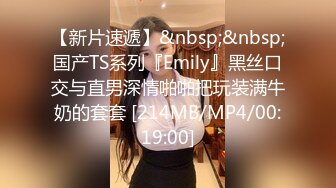 大胆情侣电影院看电影时中途出来到洗手间啪啪,干的美女淫叫不止说：你快点