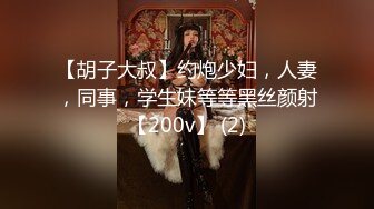 【酒店偷拍】男人疯狂吸吮搭档的大奶子，偷情男女干柴烈火好激情